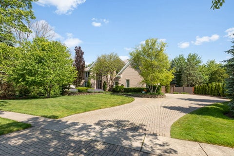 Tiny photo for 320 Camelot Lane, Libertyville, IL 60048 (MLS # 12651274)