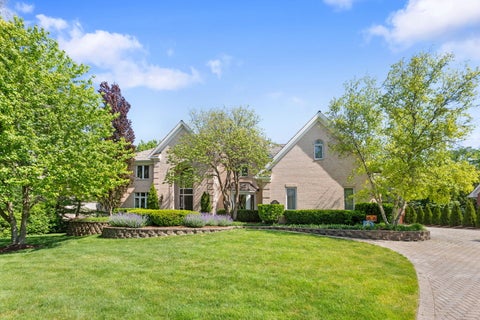 Photo of 320 Camelot Lane, Libertyville, IL 60048 (MLS # 12651274)