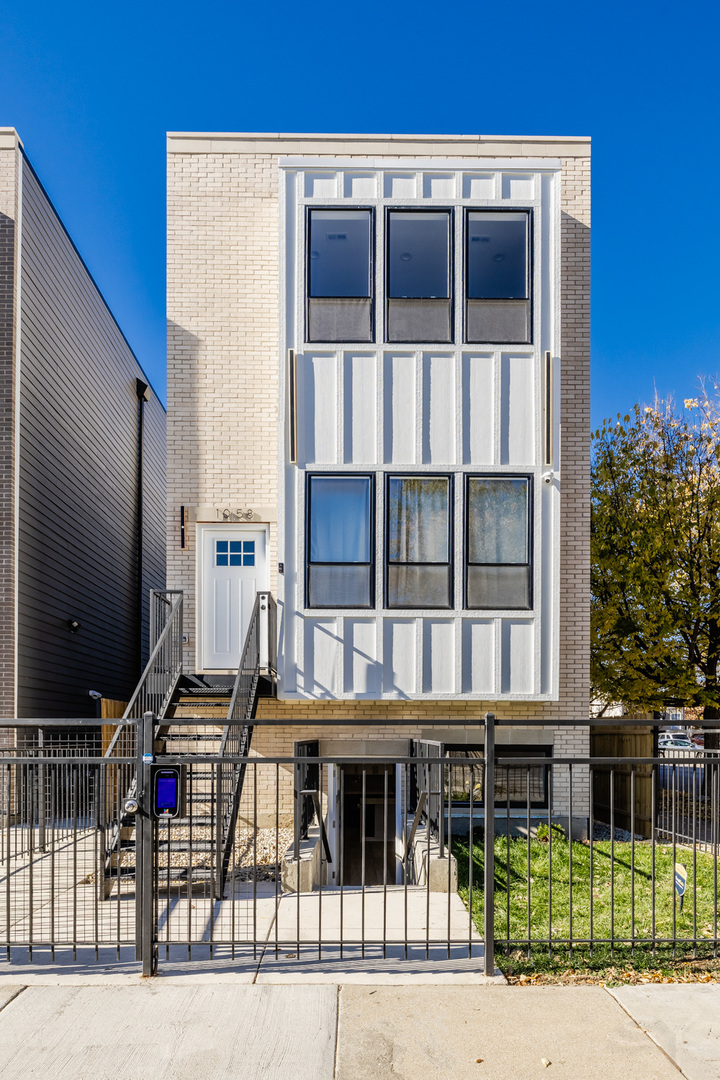 1058 N Central Park Avenue