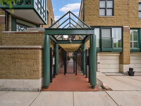 Photo of 1635 N Larrabee Street #B, Chicago, IL 60614 (MLS # 12645318)