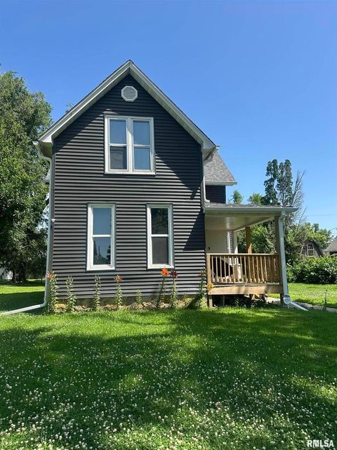 Tiny photo for 756 13TH Avenue S, Clinton, IA 52732 (MLS # QC4264693)