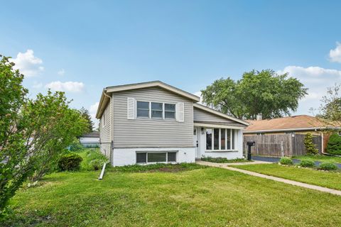 Tiny photo for 329 E Jefferson Street, Bensenville, IL 60106 (MLS # 12427667)