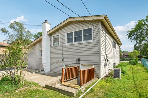 Tiny photo for 329 E Jefferson Street, Bensenville, IL 60106 (MLS # 12427667)