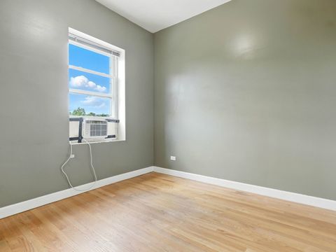 Tiny photo for 1127 E 61st Street #3, Chicago, IL 60637 (MLS # 12466358)