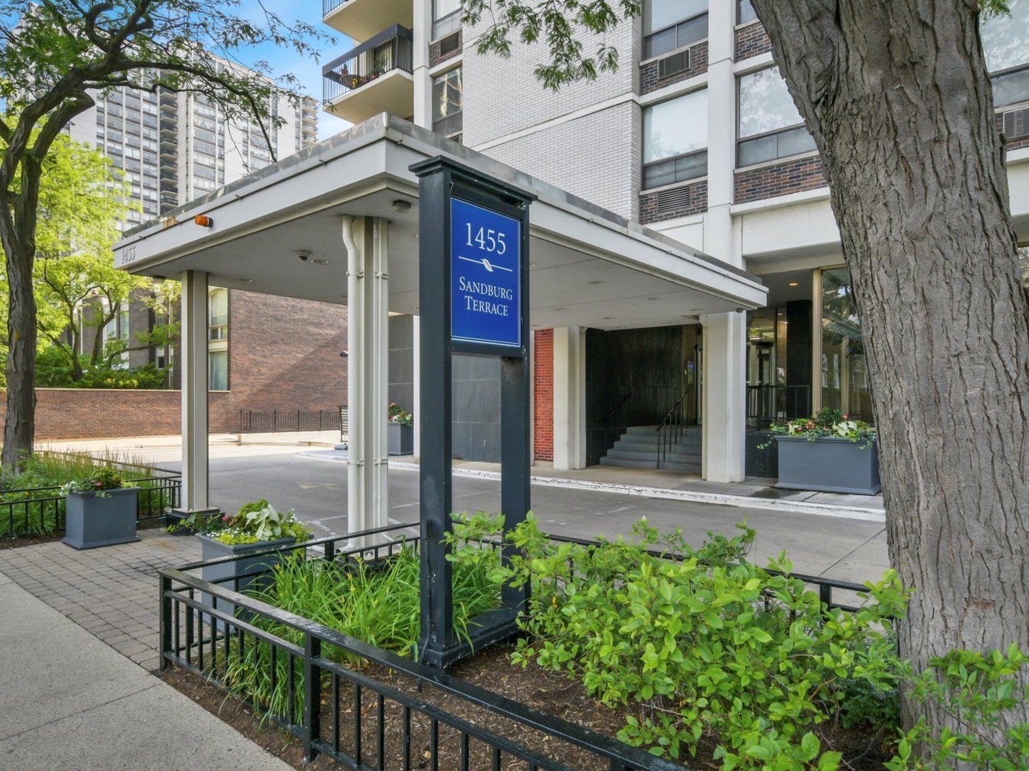 1455 N SANDBURG Terrace 1904