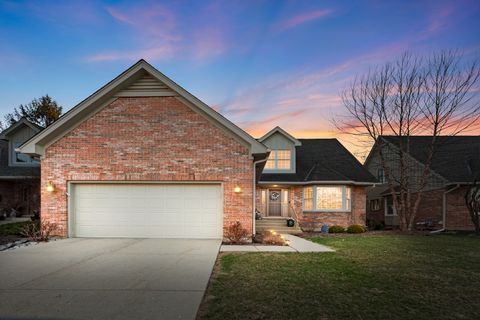 925 Wedgewood Drive Crystal Lake IL 60014