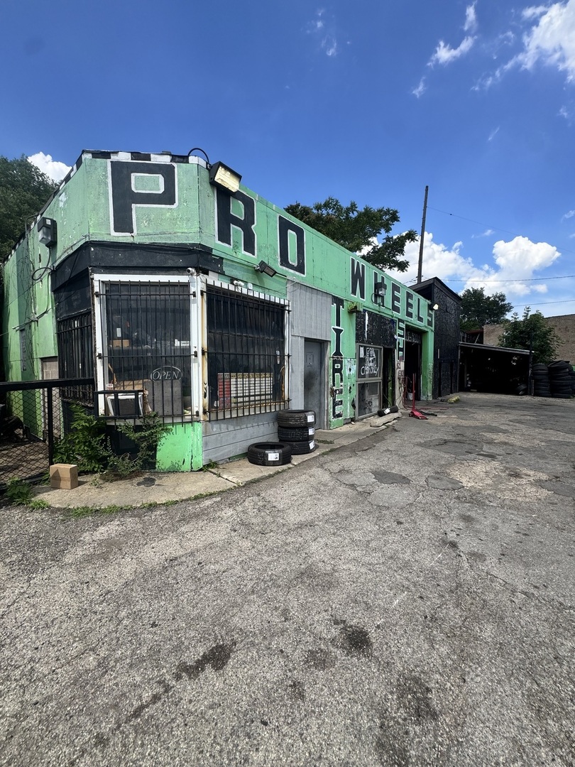 625 S Cicero Avenue