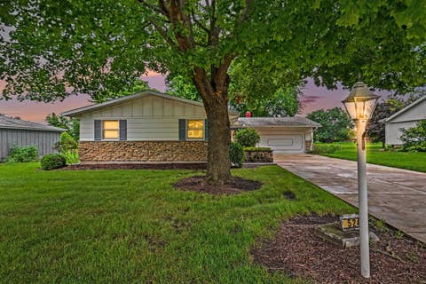 Photo of 524 Parkside Drive, Sycamore, IL 60178 (MLS # 12735104)
