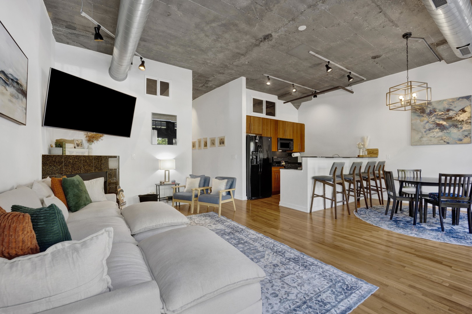 1111 W 15th Street 123