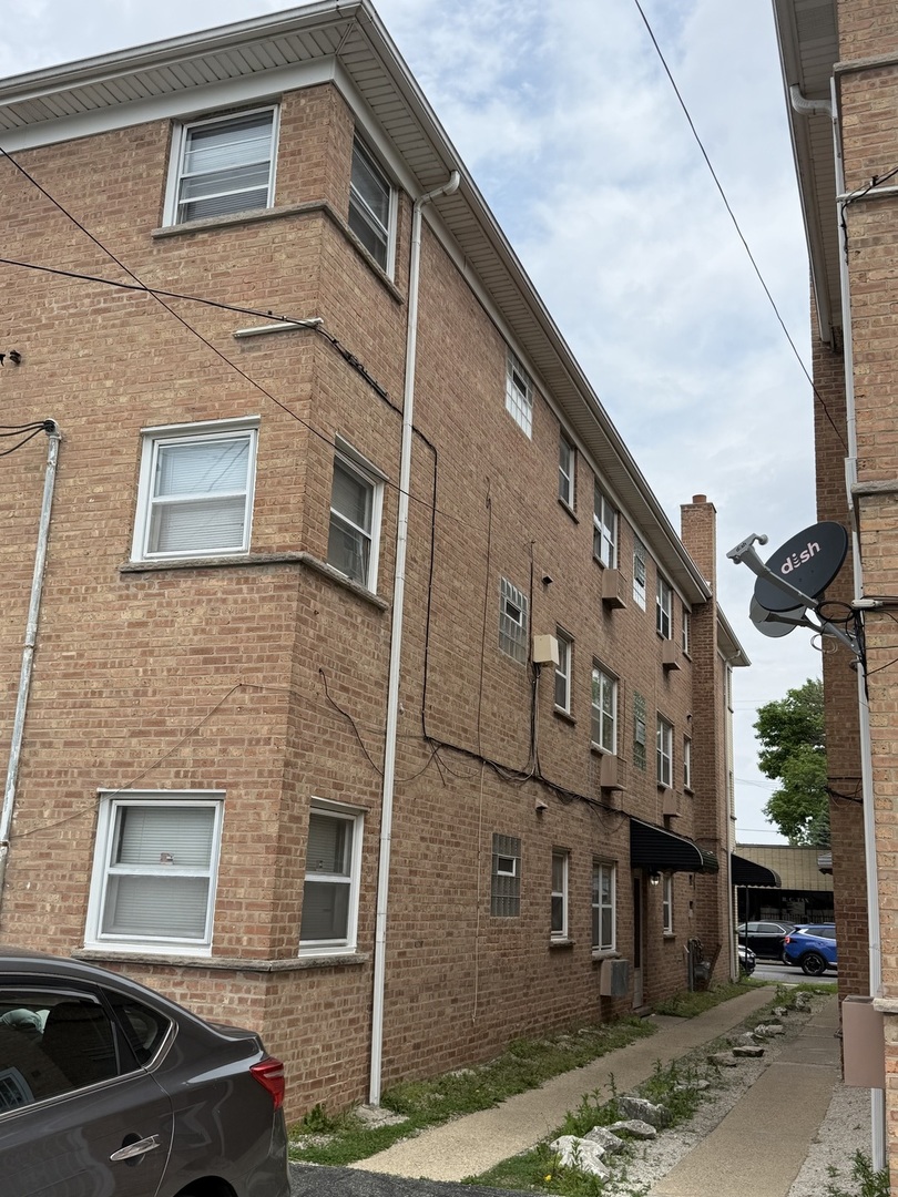 5007 W Diversey Avenue