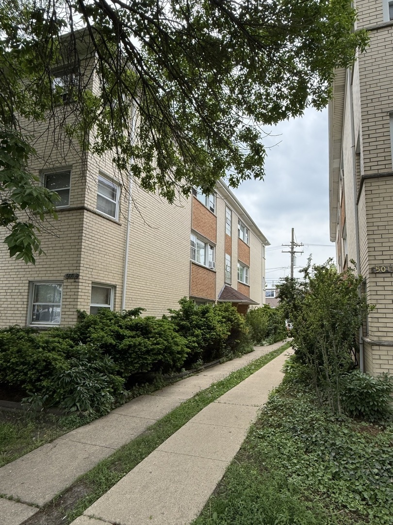 5007 W Diversey Avenue
