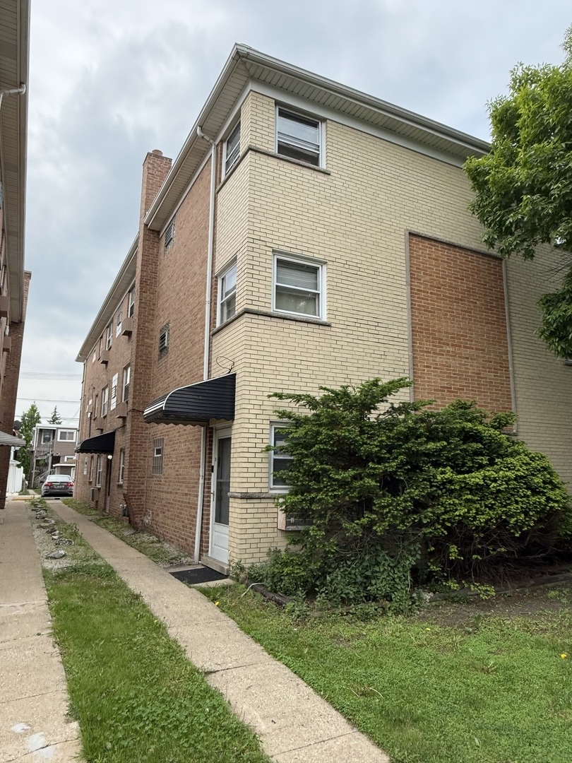 5007 W Diversey Avenue