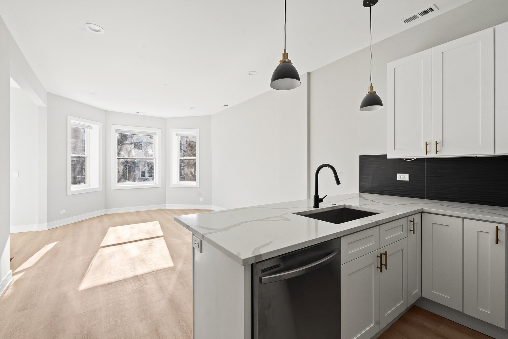 2540 W Cortez Street 1F