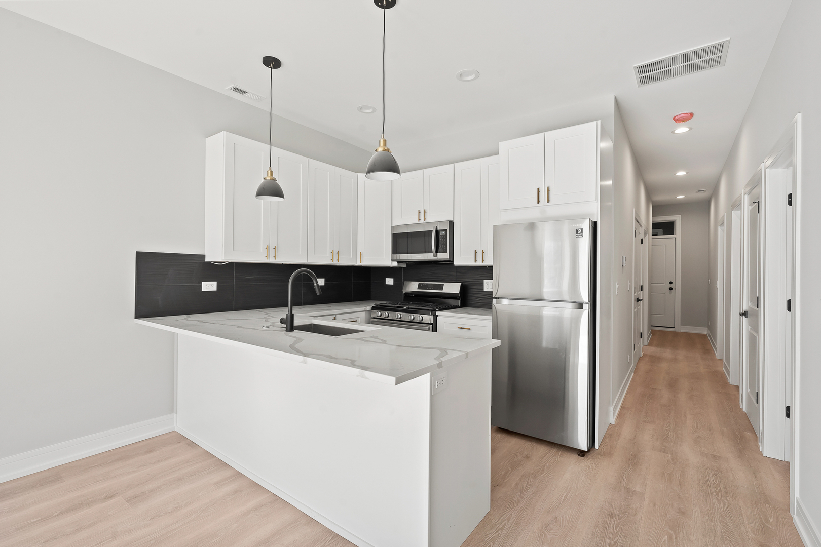 2540 W Cortez Street 1F