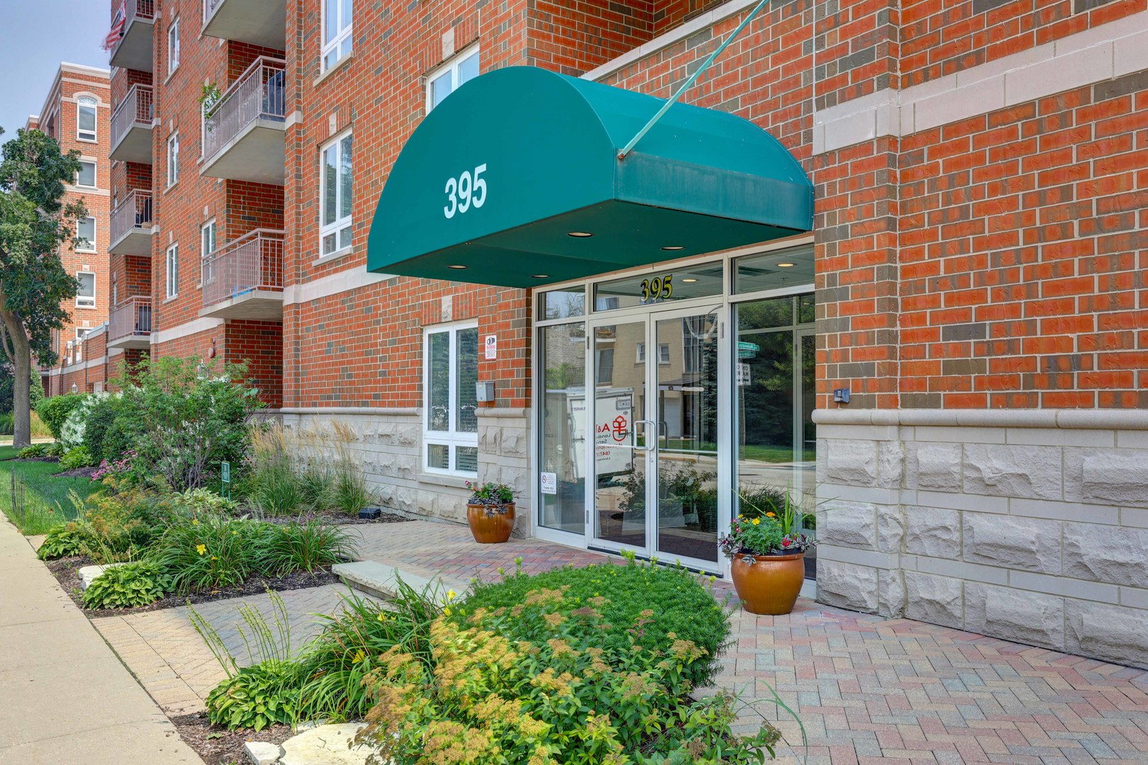 395 Graceland Avenue 701