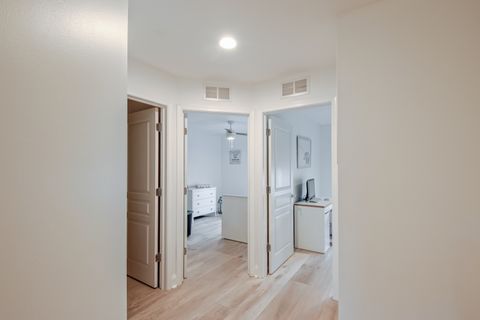 Tiny photo for 2804 Neubauer Circle, Lindenhurst, IL 60046 (MLS # 12617261)