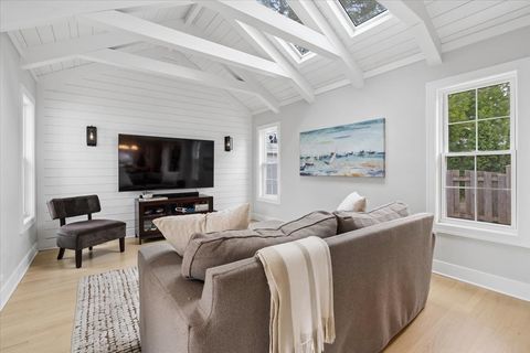 Tiny photo for 720 Ouilmette Lane, Wilmette, IL 60091 (MLS # 12589382)