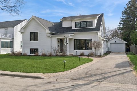Photo of 720 Ouilmette Lane, Wilmette, IL 60091 (MLS # 12589382)