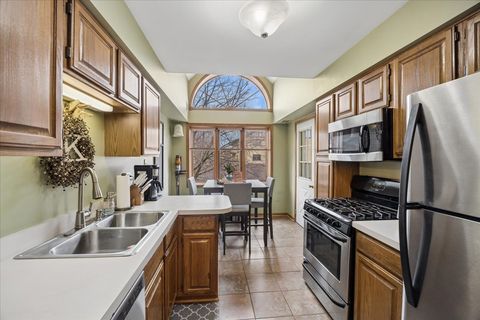 Tiny photo for 17950 66th Court #2S, Tinley Park, IL 60477 (MLS # 12603856)