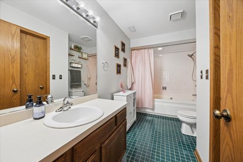 Tiny photo for 17950 66th Court #2S, Tinley Park, IL 60477 (MLS # 12603856)