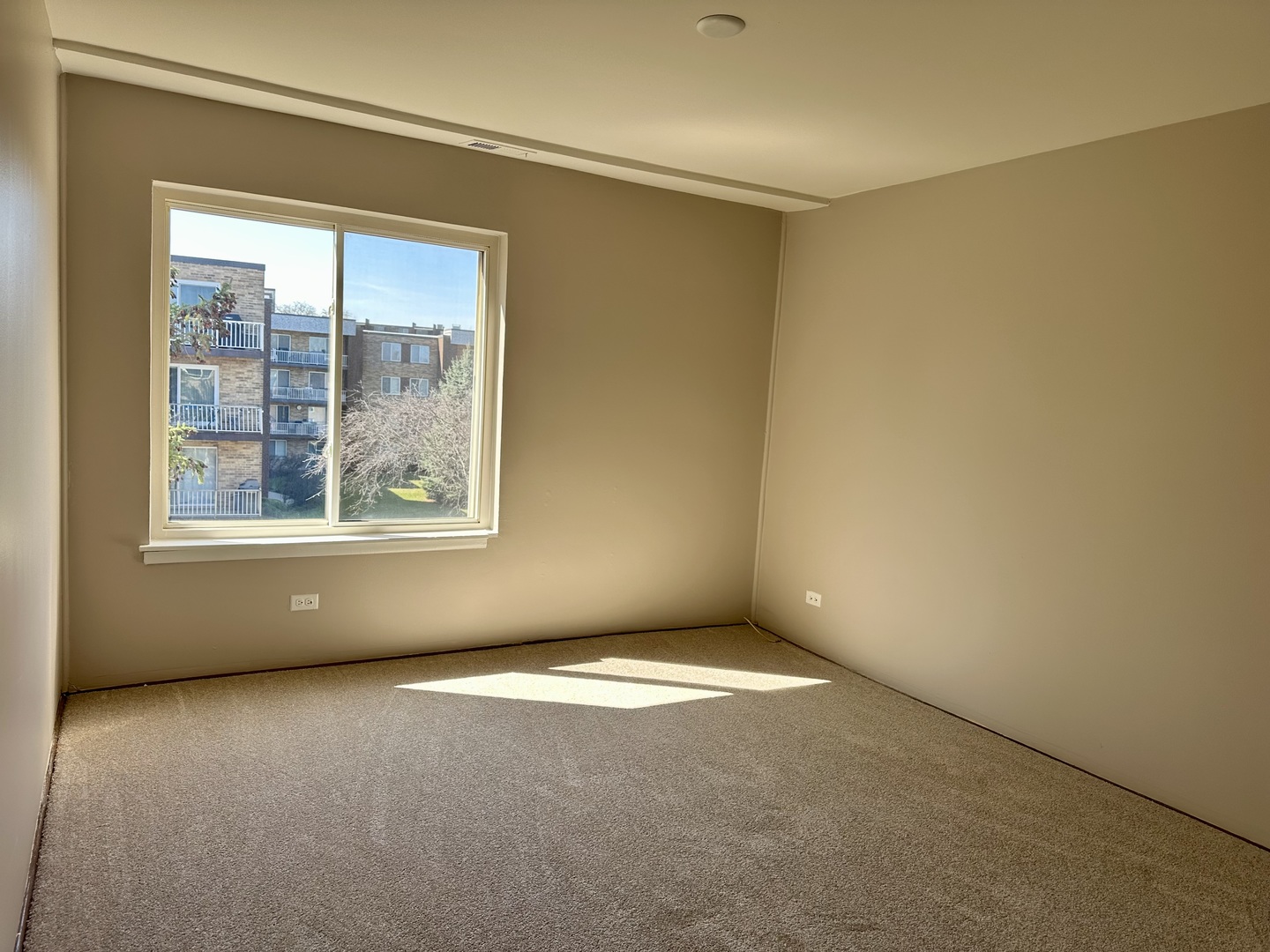 909 E Kenilworth Avenue 420