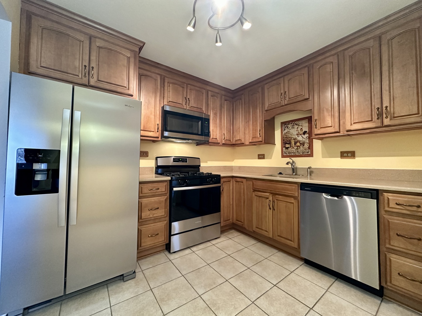 909 E Kenilworth Avenue 420