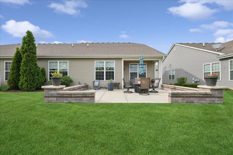 Tiny photo for 605 N Falls Circle, Pingree Grove, IL 60140 (MLS # 12662378)