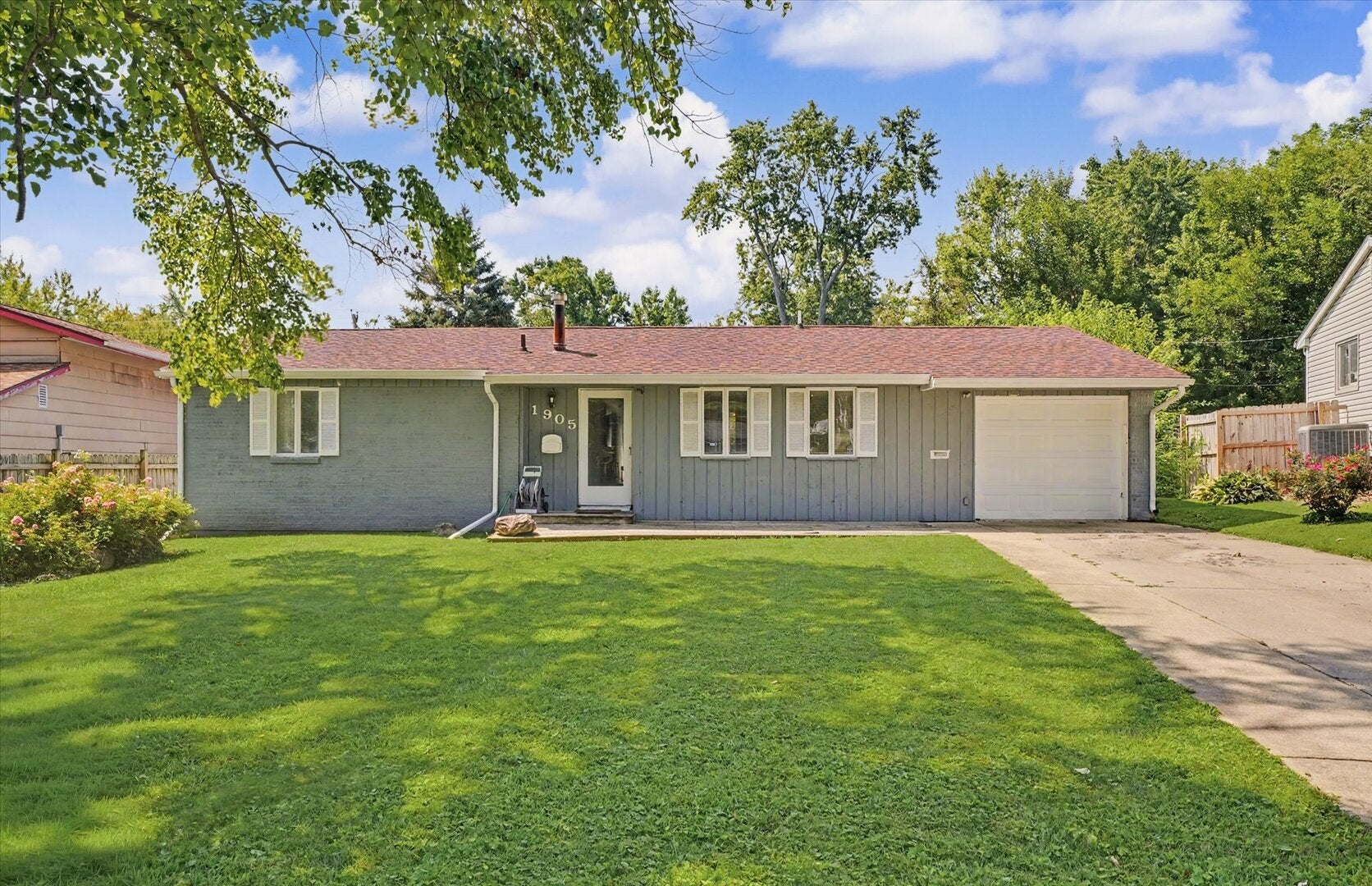 1905 E Country Squire Drive