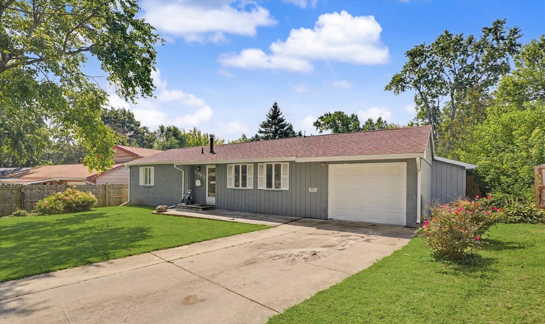 1905 E Country Squire Drive