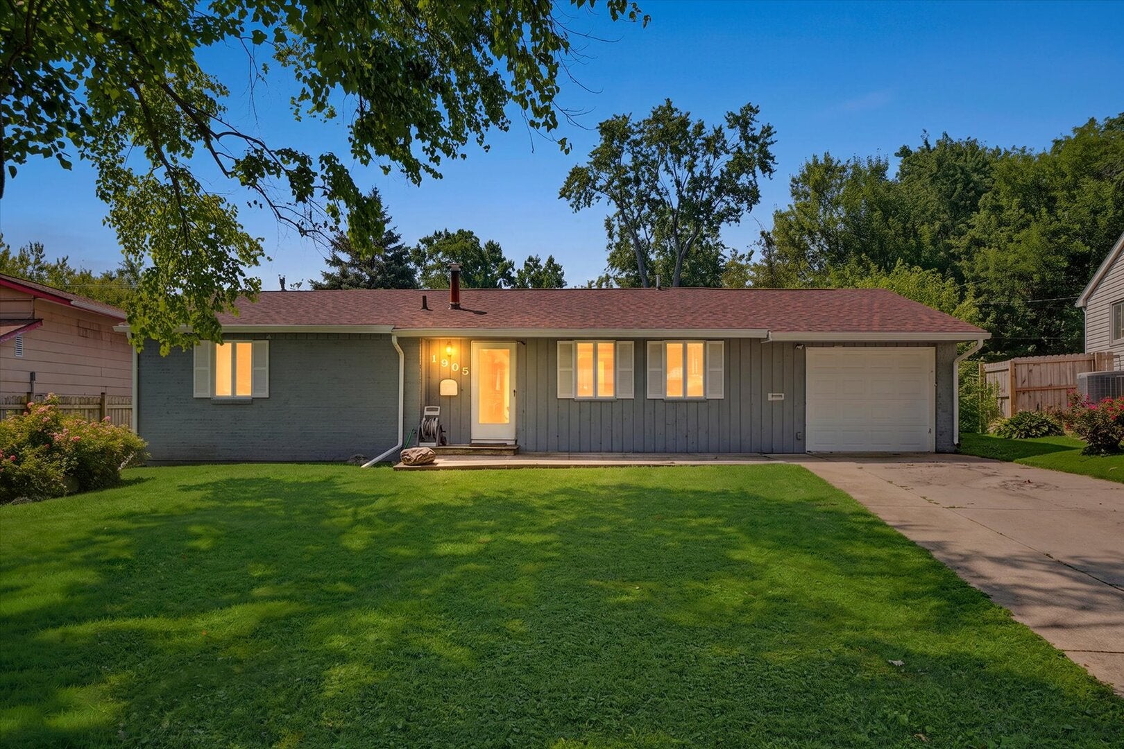 1905 E Country Squire Drive