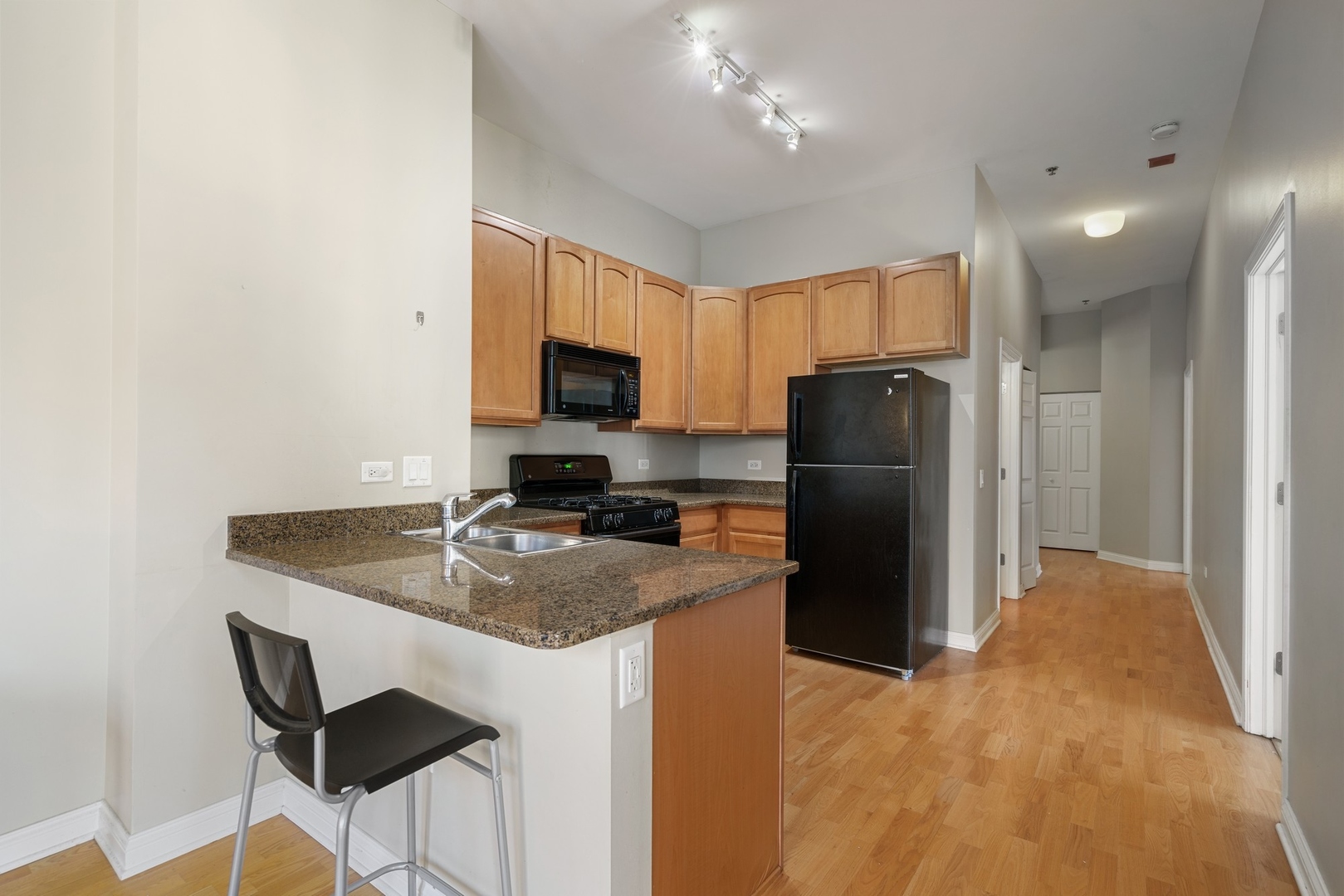 8 W MONROE Street 1007
