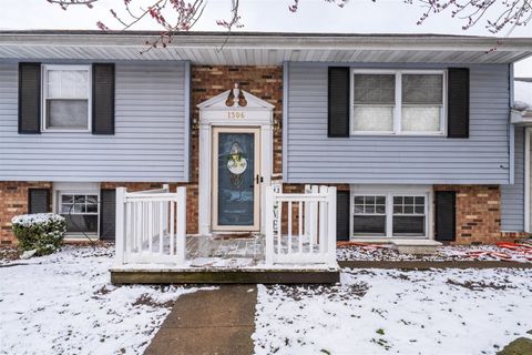 Tiny photo for 1306 Kirkwood Drive, Pontiac, IL 61764 (MLS # 12593700)