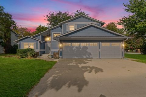 Tiny photo for 2401 Lakewood Drive, Champaign, IL 61822 (MLS # 12497287)