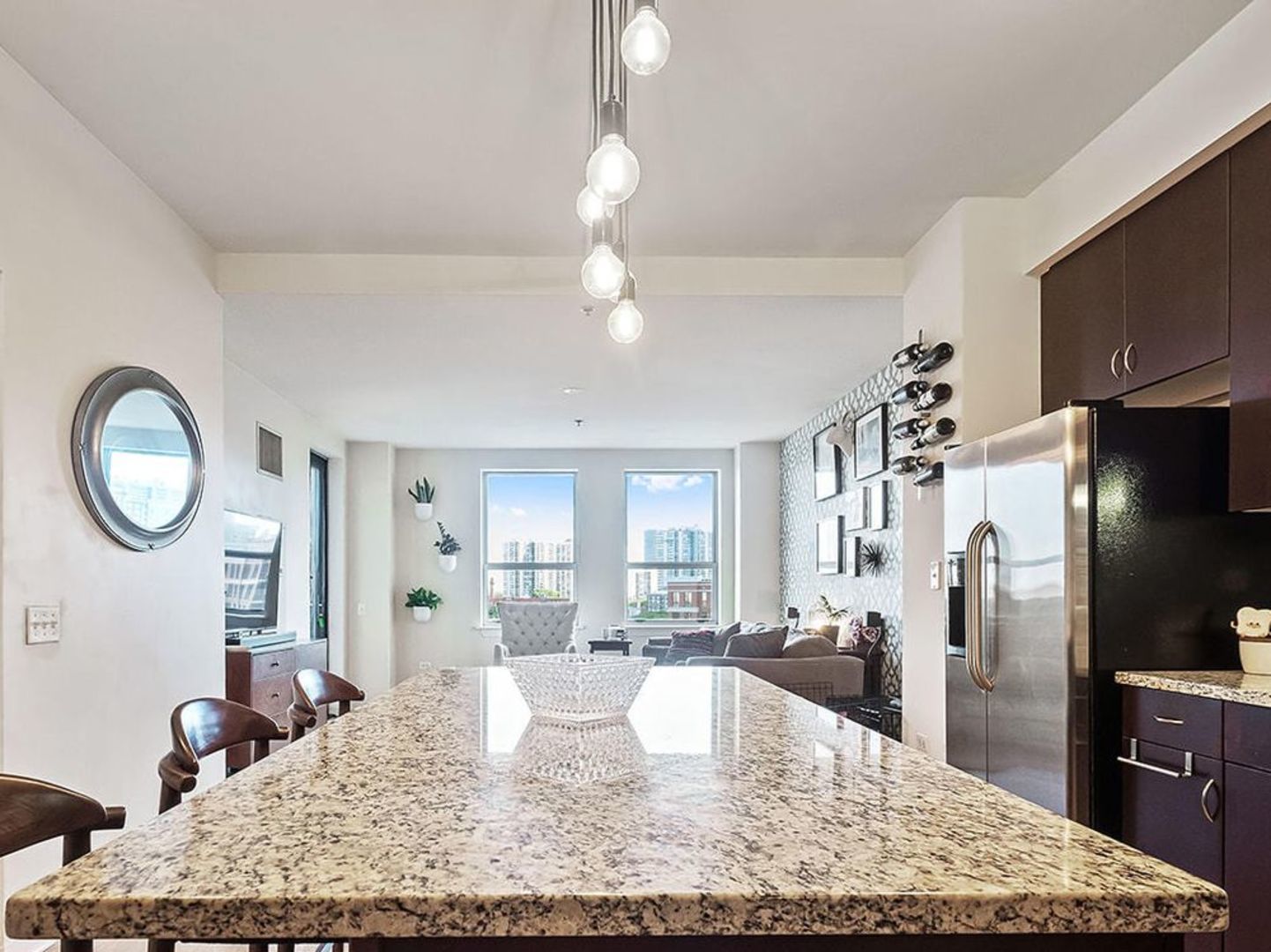 437 W Division Street 806