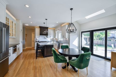 Tiny photo for 24 Winners Cup Circle, Wheaton, IL 60189 (MLS # 12530608)