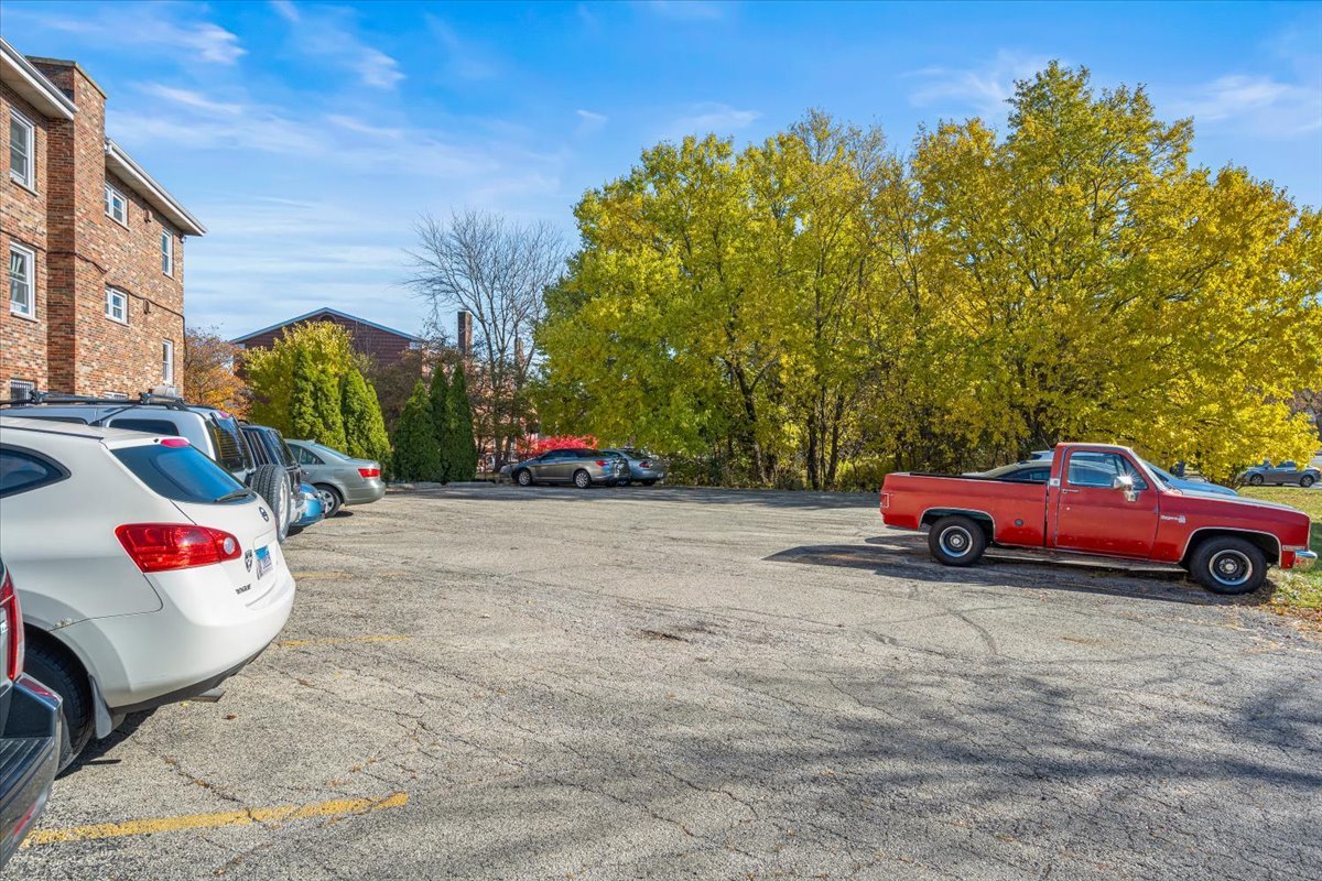 1020 W Hillcrest Drive