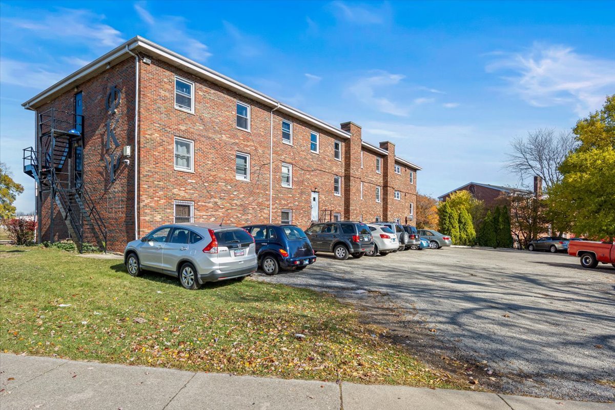 1020 W Hillcrest Drive