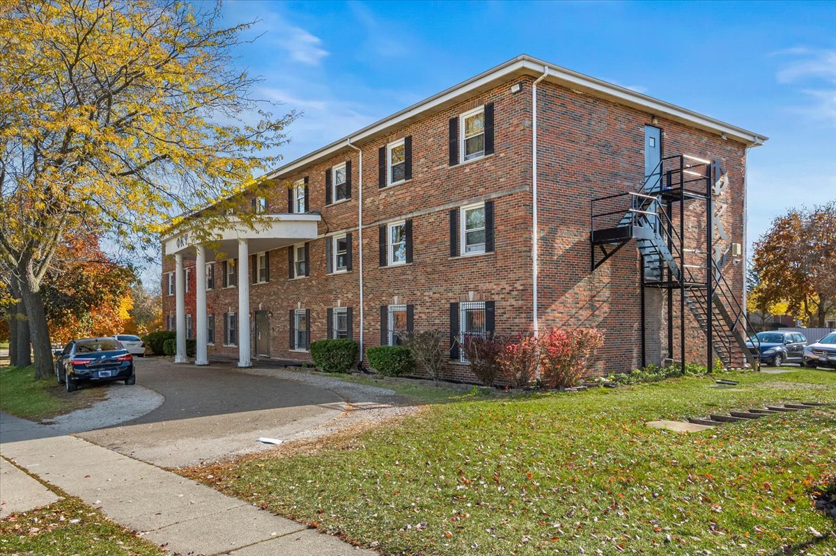 1020 W Hillcrest Drive