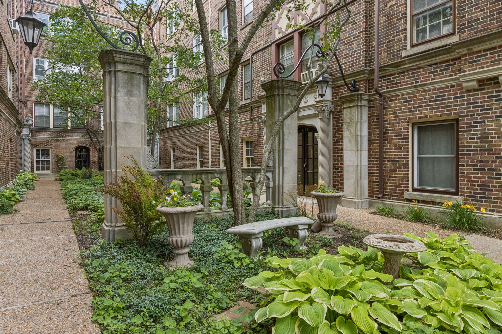 1219 Hull Terrace 2C