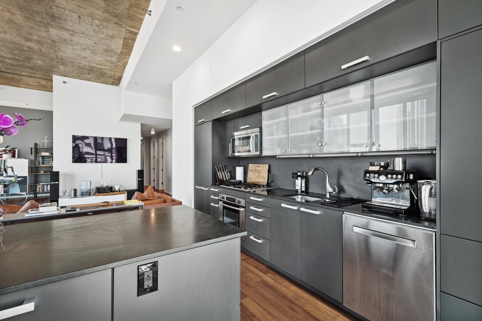 550 N Saint Clair Street 2601