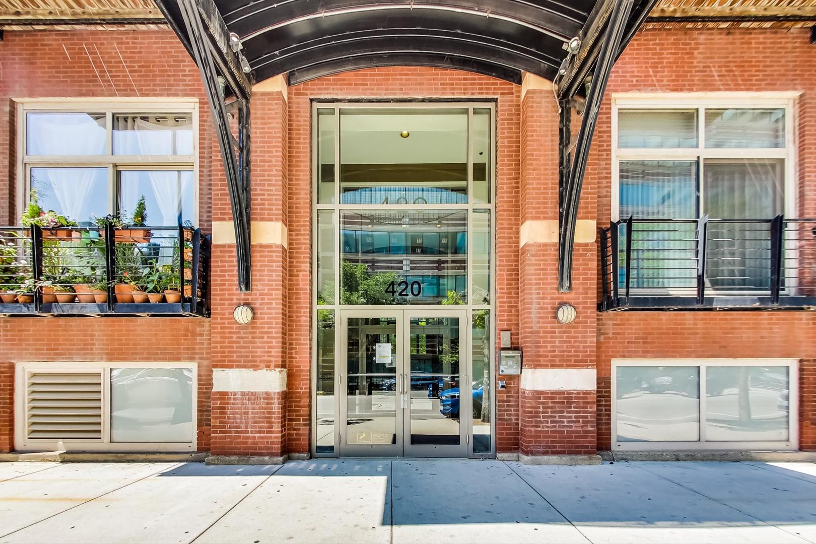 420 S Clinton Street 218