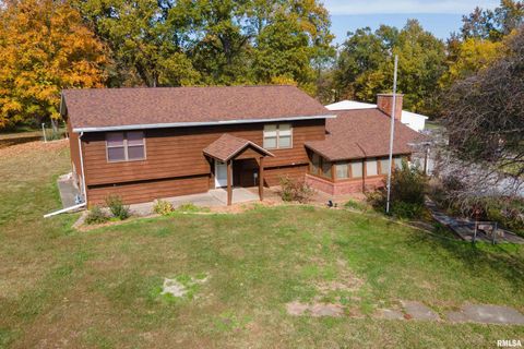 Photo of 402 MAIN Street, Broughton, IL 62817 (MLS # EB460471)