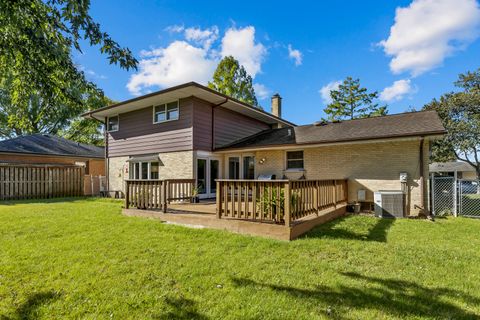 Tiny photo for 1811 N Aspen Drive, Mount Prospect, IL 60056 (MLS # 12467299)