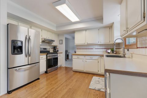 Tiny photo for 1811 N Aspen Drive, Mount Prospect, IL 60056 (MLS # 12467299)