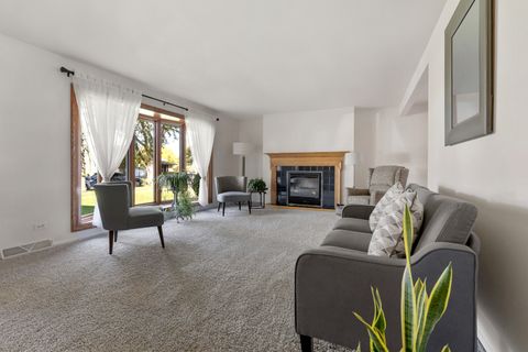 Tiny photo for 1811 N Aspen Drive, Mount Prospect, IL 60056 (MLS # 12467299)