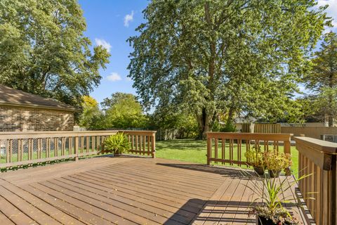 Tiny photo for 1811 N Aspen Drive, Mount Prospect, IL 60056 (MLS # 12467299)