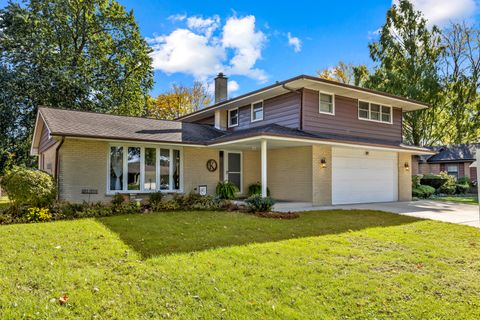 Tiny photo for 1811 N Aspen Drive, Mount Prospect, IL 60056 (MLS # 12467299)