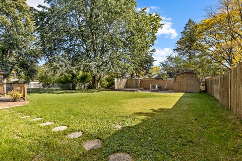 Tiny photo for 1811 N Aspen Drive, Mount Prospect, IL 60056 (MLS # 12467299)