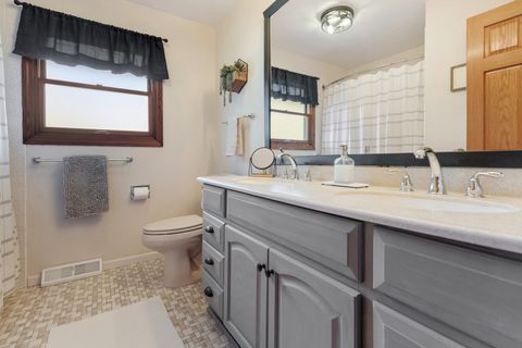 Tiny photo for 1811 N Aspen Drive, Mount Prospect, IL 60056 (MLS # 12467299)