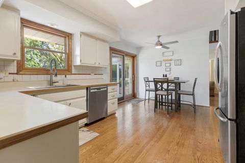 Tiny photo for 1811 N Aspen Drive, Mount Prospect, IL 60056 (MLS # 12467299)